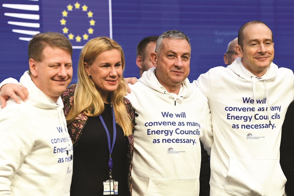 Kadri Simson, the EU Commissioner for Energy and Czech Industry Minister Jozef Síkela (centre right) after their deal on the market correction mechanism on 19 December 2022